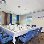 Hilton Garden Tivoli Hotel 4*