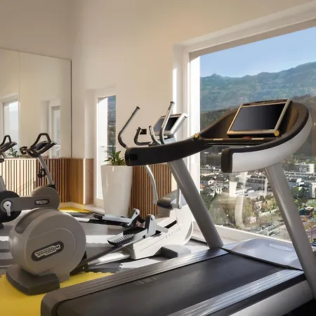 Ξενοδοχείο Hilton Garden Tivoli 4*